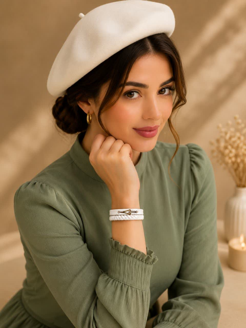 سفید۱ دستبند چرم - Image 1